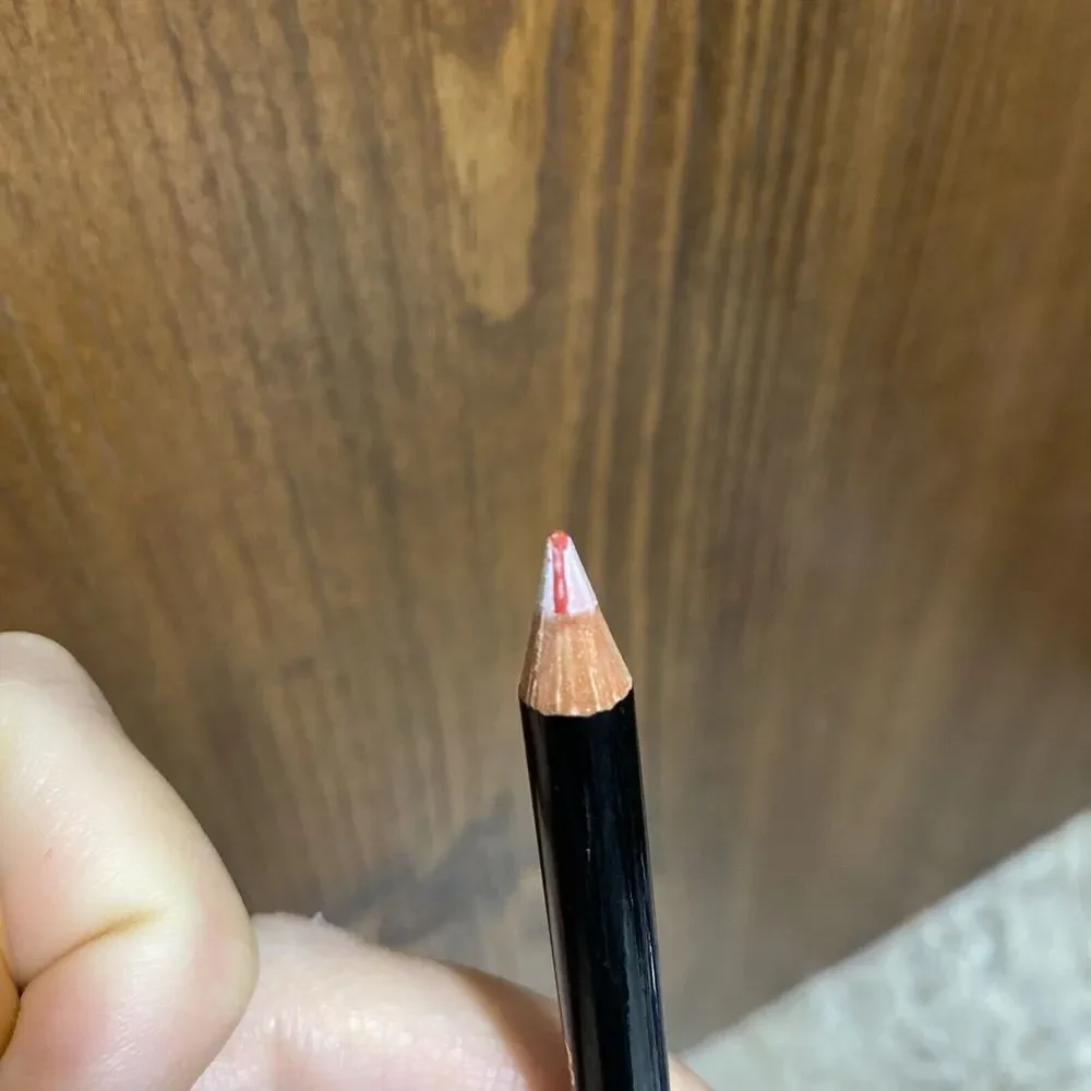 Chanel Crayon Contour Des Levres Lip Liner With Brush‎ Shade Red RARE lipliner